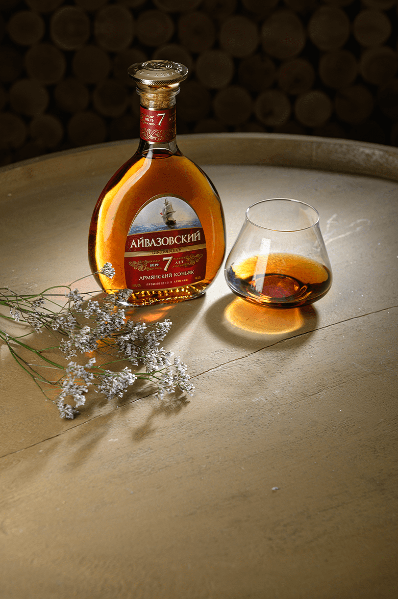 Айвазовский 7 Лет в подарочной упаковке с 2 бокалами 0.5 л